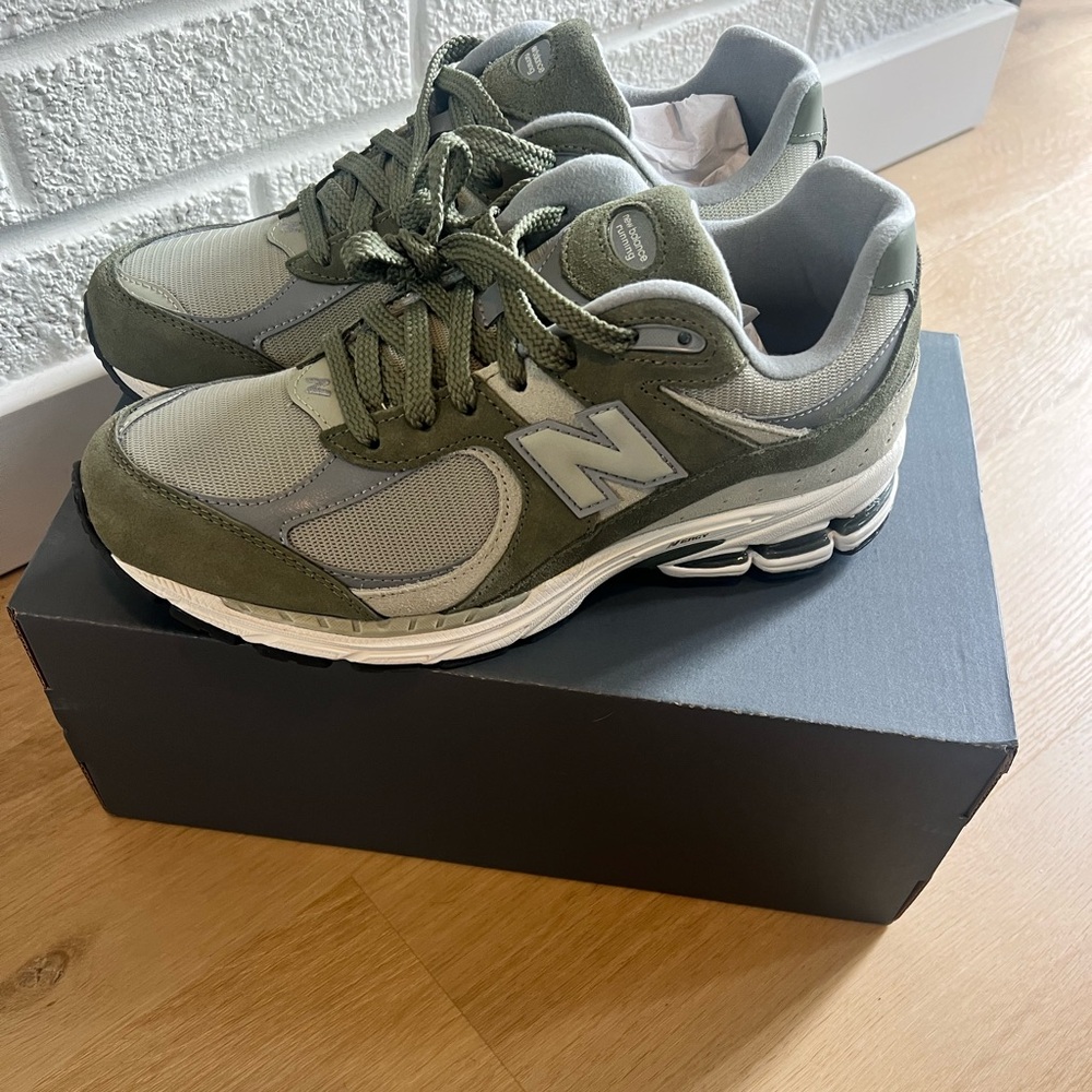 NWT New Balance 2002R Size 9M/10.5W Dark olivine with olivine and slate grey